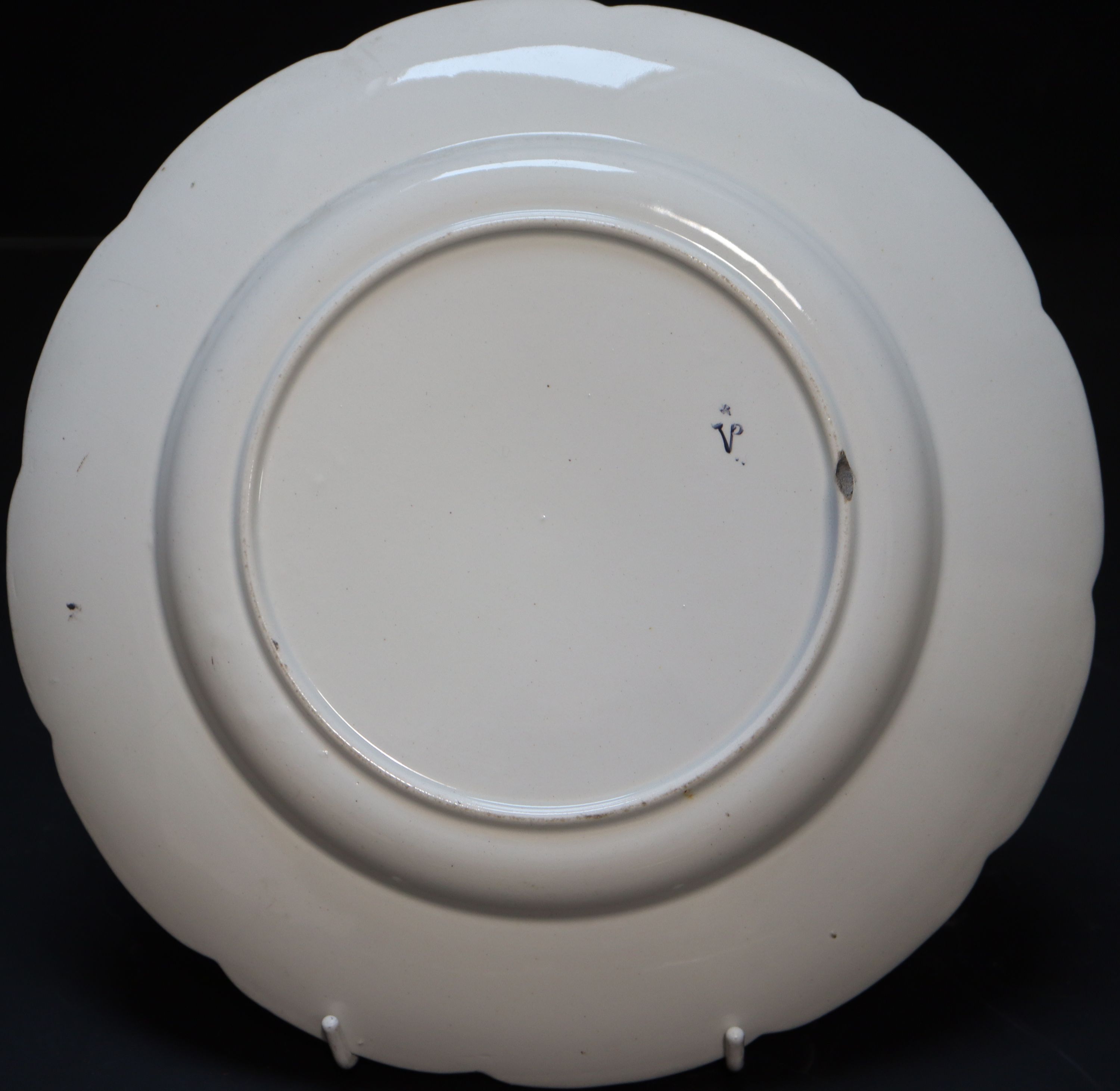 A Vinovo porcelain plate, 25cm